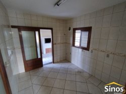 Sobrado com 02 salas comerciais 
