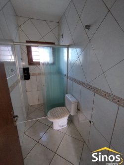 Sobrado com 02 salas comerciais 