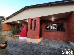 Casa com 02 dormitórios  