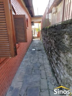 Casa com 02 dormitórios  