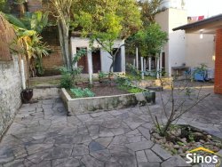 Casa com 02 dormitórios  