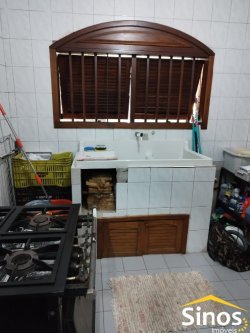 Casa com 02 dormitórios  