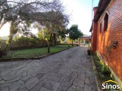 Casa com 02 dormitórios  
