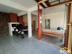 Casa com 02 dormitórios  