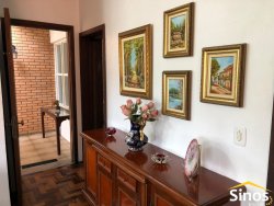 Casa com 04 dormitórios no Bairro Jardim Mauá 