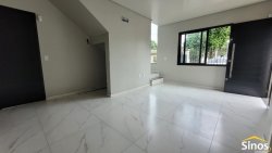Casa geminada com 03 dormitórios no bairro Boa Vista 
