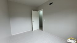 Casa geminada com 03 dormitórios no bairro Boa Vista 