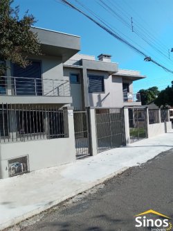 Casa geminada com 03 dormitórios no bairro Boa Vista 