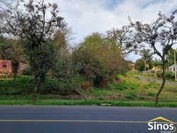 Terreno com 511,00 m² de esquina, na rua principal de Lomba Grande 