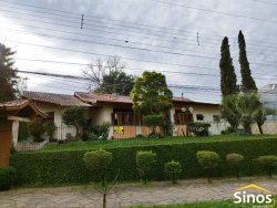 Casa com 03 dormitórios no Bairro Rondônia 
