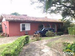 Casa com 03 dormitórios no Bairro Campestre 