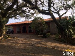 Casa com 03 dormitórios no Bairro Campestre 
