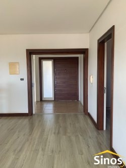 Sobrado com 03 dormitórios no Bairro Petrópolis  
