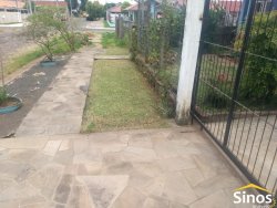 Casa com 03 dormitórios no Bairro Jardim Luciana 