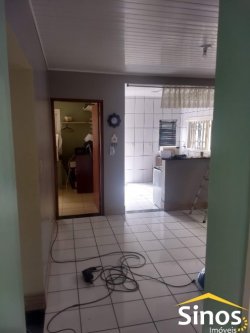 Casa com 03 dormitórios no Bairro Jardim Luciana 