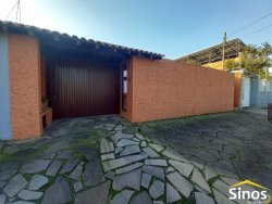 Casa com 04 dormitórios no bairro Liberdade 