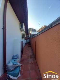Casa com 04 dormitórios no bairro Liberdade 