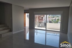 Sobrado com 03 dormitórios, sendo 01 suíte no Bairro São José 
