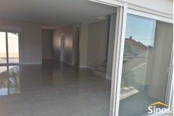 Sobrado com 03 dormitórios, sendo 01 suíte no Bairro São José 