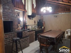 Casa mista com 03 dormitórios no bairro Rio Branco 
