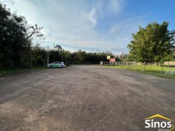 Amplo terreno com Prédio Comercial em Lomba Grande 