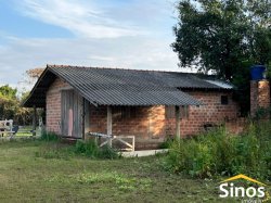 Amplo terreno com Prédio Comercial em Lomba Grande 