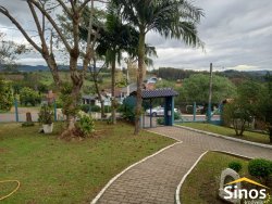 Sobrado com 03 dormitórios sendo 01 suíte, em Lomba Grande 