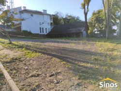 Terreno de 500,00 m² com frente para a rua principal de Lomba Grande 