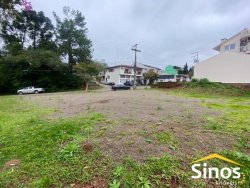 Terreno de 500,00 m² com frente para a rua principal de Lomba Grande 