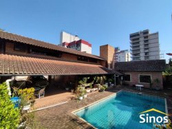 Casa ampla de 300,00 m² no bairro Vila Rosa 