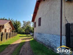 Casa com 03 dormitórios em Lomba Grande 