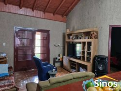 Casa com 03 dormitórios em Lomba Grande 