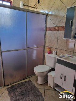Casa com 03 dormitórios em Lomba Grande 