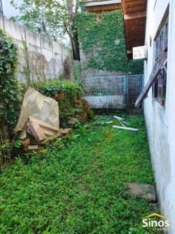 Terreno plano com duas casas no Bairro Canudos 