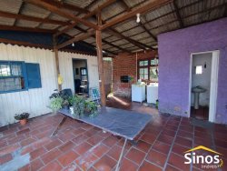 Terreno plano com duas casas no Bairro Canudos 