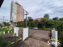 Sobrado com 04 dormitórios no Bairro Ideal 