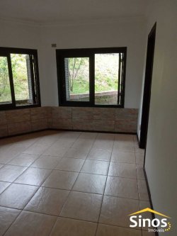Casa com 03 dormitórios no bairro Feitoria 