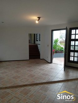 Casa com 03 dormitórios no bairro Feitoria 