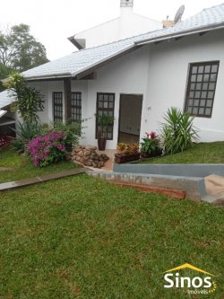 Casa com 03 dormitórios no bairro Feitoria 