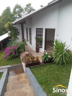 Casa com 03 dormitórios no bairro Feitoria 