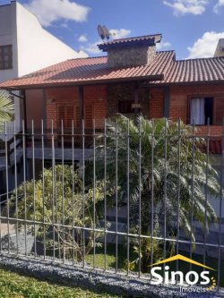 Casa com 05 dormitórios no bairro Operário 