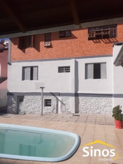 Casa com 05 dormitórios no bairro Operário 