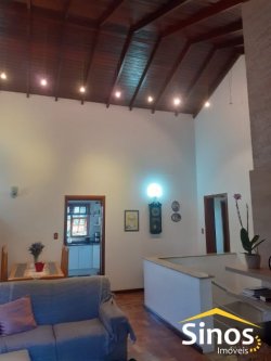 Casa com 05 dormitórios no bairro Operário 