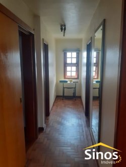 Casa com 05 dormitórios no bairro Operário 