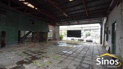 Terreno plano com construção de 1.500 m² 