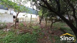 Terreno plano com construção de 1.500 m² 