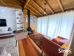 Maravilhosa casa em estilo rústico-moderno 