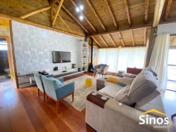 Maravilhosa casa em estilo rústico-moderno 
