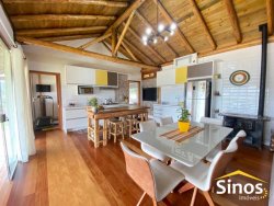 Maravilhosa casa em estilo rústico-moderno 