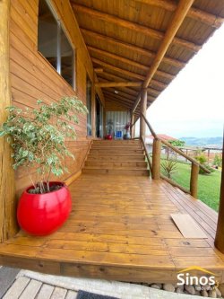 Maravilhosa casa em estilo rústico-moderno 